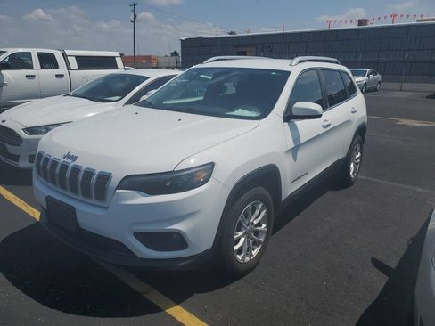 Used 2019 Jeep Cherokee Latitude w/ Popular Appearance Group AWD/4WD image 3