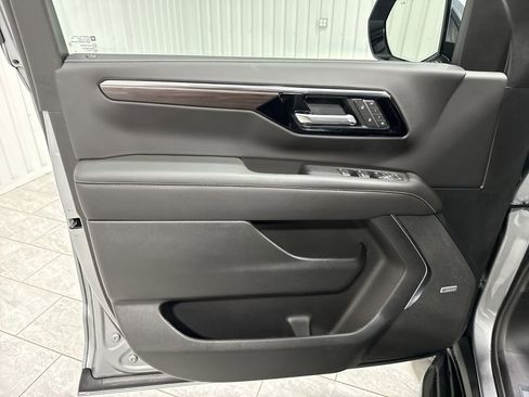 New 2026 Chevrolet Suburban Premier w/ Sun And Tow Package AWD/4WD image 23
