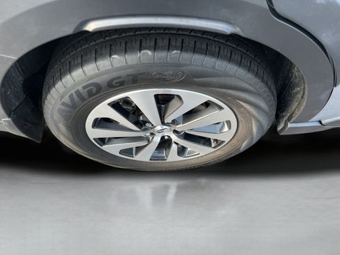 Used 2024 Subaru Outback Premium AWD/4WD image 29