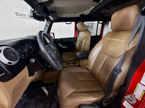 Used 2014 Jeep Wrangler Unlimited Sahara w/ Dual Top Group AWD/4WD image 19