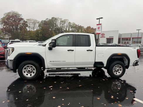 Used 2024 GMC Sierra 2500 Pro w/ Convenience Package image 3