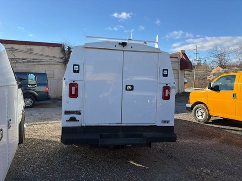 Used 2021 Ford E-350 and Econoline 350 Super Duty w/ Power Windows & Locks Group image 11