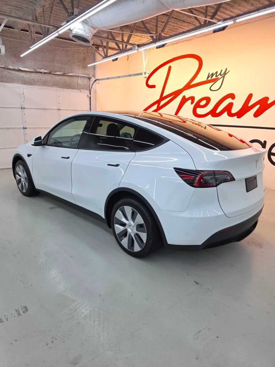 Used 2024 Tesla Model Y Long Range AWD/4WD image 4