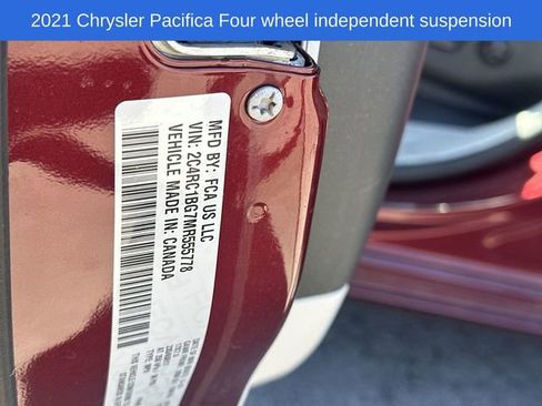 Used 2021 Chrysler Pacifica Touring-L FWD image 19