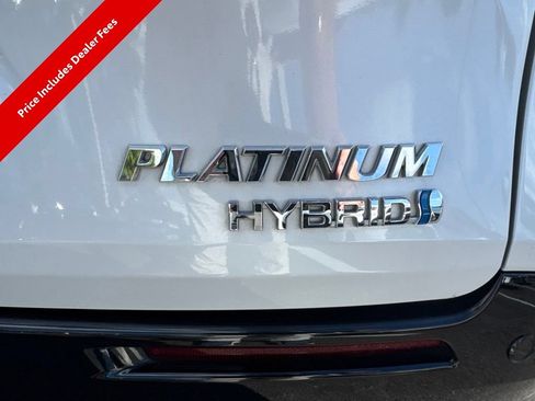 Used 2023 Toyota Sienna Platinum FWD image 7