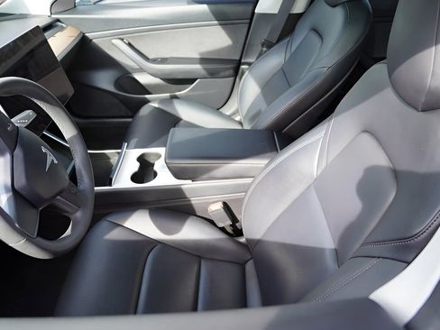 Used 2020 Tesla Model 3 Standard Range image 10