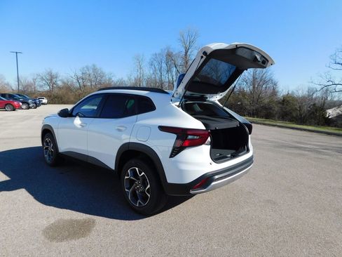 New 2026 Chevrolet Trax LT w/ Driver Confidence Package FWD image 20