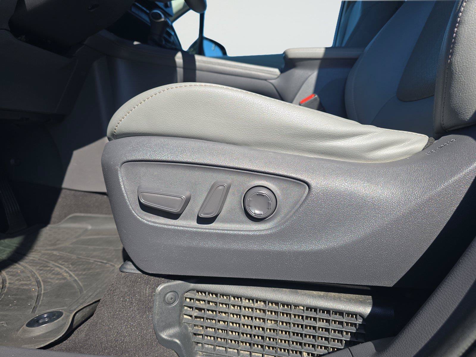 Used 2021 Toyota Sienna Limited FWD image 24