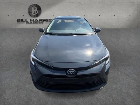 Used 2024 Toyota Corolla LE FWD image 2