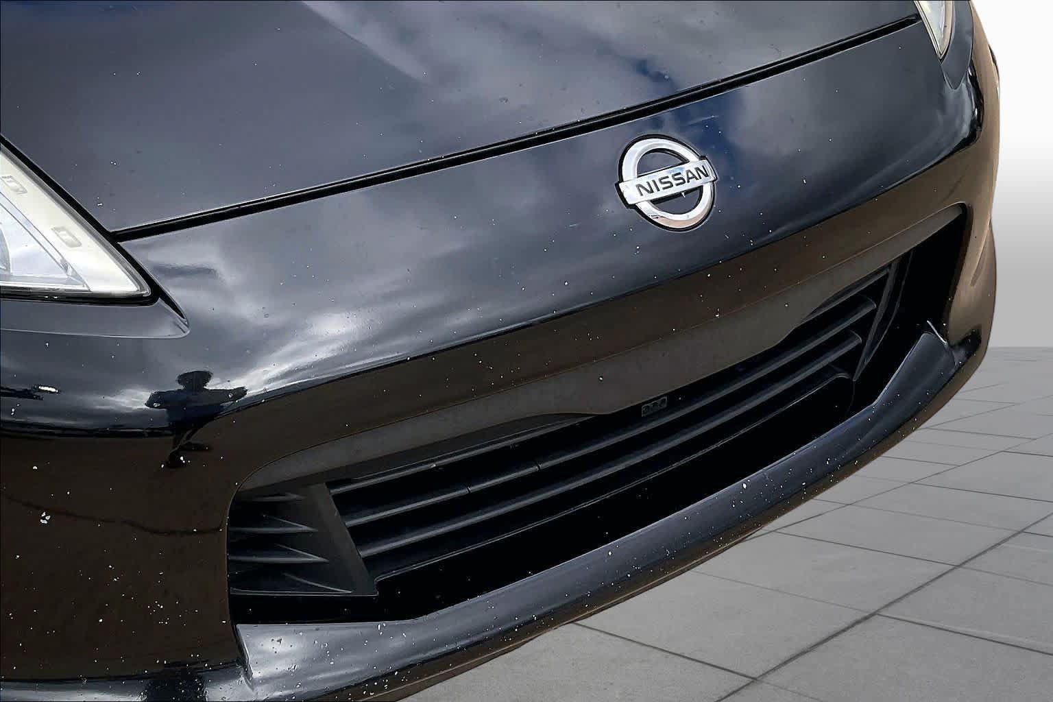 Used 2017 Nissan 370Z Coupe RWD image 25
