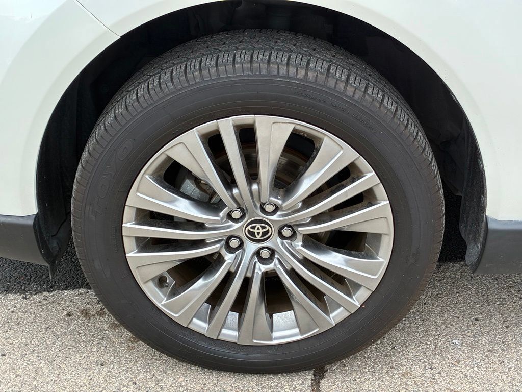 Used 2022 Toyota Venza XLE AWD/4WD image 14