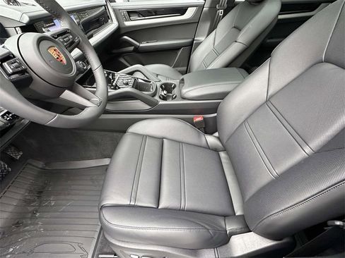 New 2026 Porsche Cayenne image 5