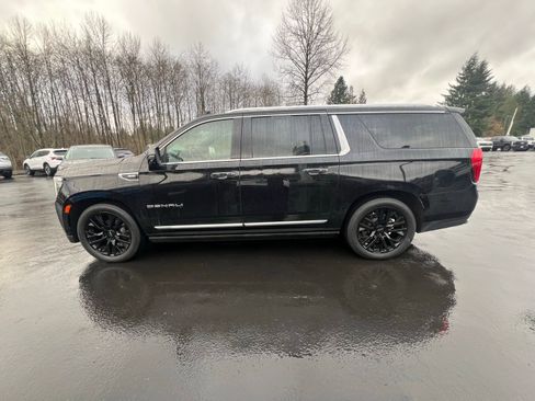 Used 2023 GMC Yukon XL Denali image 9
