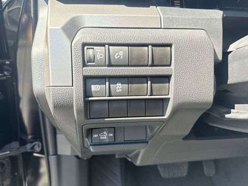 Used 2024 Toyota Tacoma SR5 AWD/4WD image 17