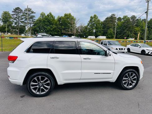 Used 2018 Jeep Grand Cherokee Overland AWD/4WD image 6
