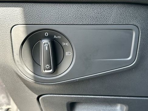 Used 2023 Volkswagen Tiguan SE image 22