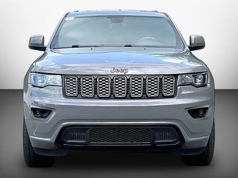 Used 2019 Jeep Grand Cherokee Altitude AWD/4WD image 3