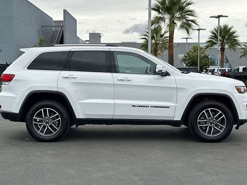 Used 2022 Jeep Grand Cherokee Limited w/ Trailer Tow Group IV image 3