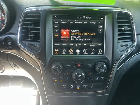 Used 2018 Jeep Grand Cherokee Limited image 16