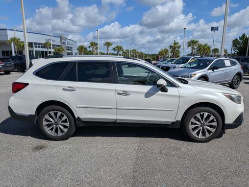 Used 2018 Subaru Outback 3.6R Touring AWD/4WD image 3