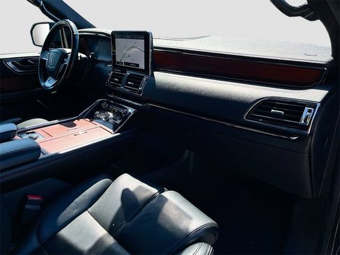 Used 2021 Lincoln Navigator Reserve image 27
