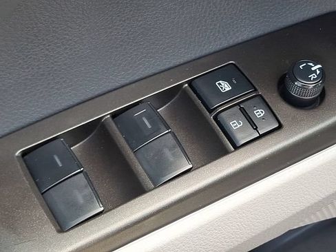 Used 2023 Toyota Camry SE FWD image 26