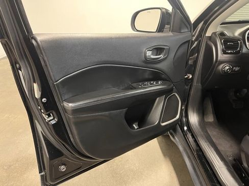 Used 2019 Jeep Compass Altitude image 24