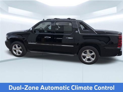 Used 2013 Chevrolet Avalanche LTZ RWD image 19