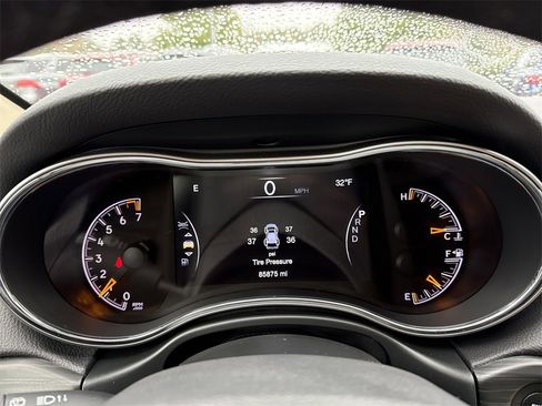 Used 2021 Jeep Grand Cherokee Laredo w/ Security & Convenience Group image 29