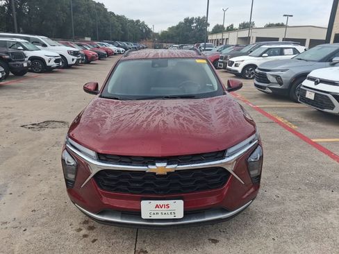 Used 2025 Chevrolet Trax LT w/ LT Convenience Package FWD image 5