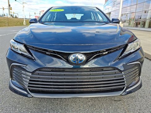 Certified 2021 Toyota Camry LE image 3