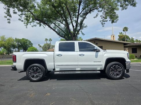 Used 2018 GMC Sierra 1500 SLT image 3