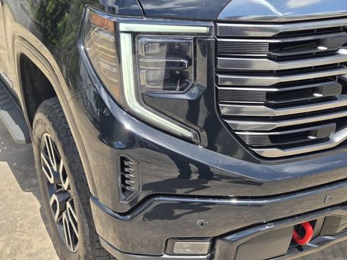 Used 2023 GMC Sierra 1500 AT4 w/ Technology Package AWD/4WD image 9