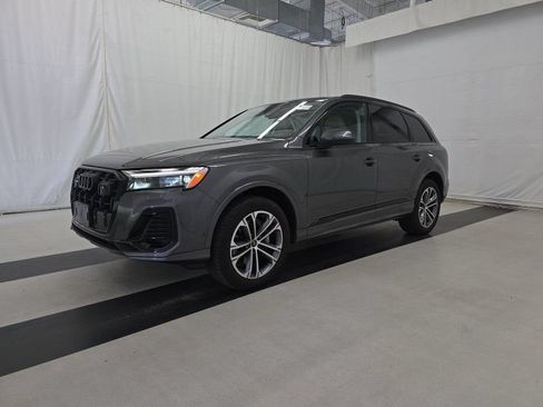 Used 2025 Audi Q7 2.0T Premium w/ Convenience Plus Package AWD/4WD image 2