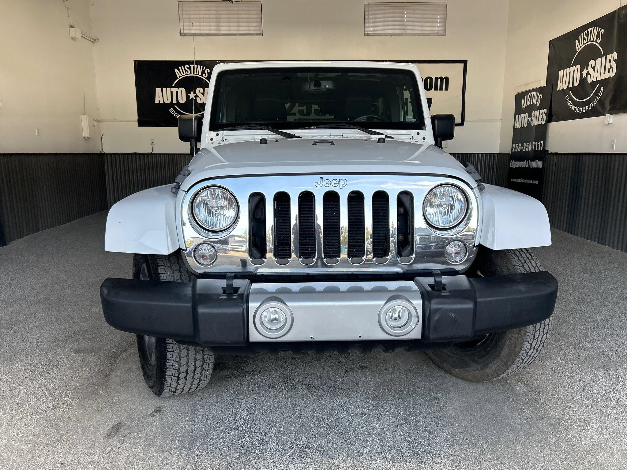 Used 2017 Jeep Wrangler Unlimited Sahara AWD/4WD image 2