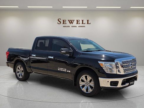 Used 2018 Nissan Titan SV w/ SV Convenience Package RWD image 6