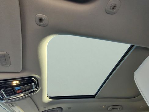 Used 2022 Jeep Grand Cherokee Overland w/ Advanced Protech Group III image 29