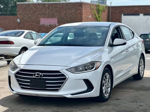 Used 2018 Hyundai Elantra SE FWD image 4