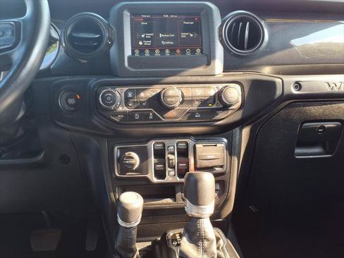 Used 2022 Jeep Wrangler Unlimited Sport AWD/4WD image 17