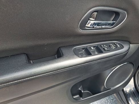 Used 2018 Honda HR-V EX image 12