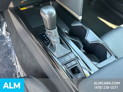 Used 2025 Toyota Camry SE image 33