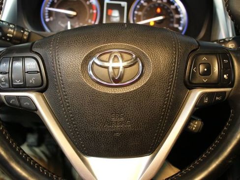 Used 2017 Toyota Highlander Limited image 24