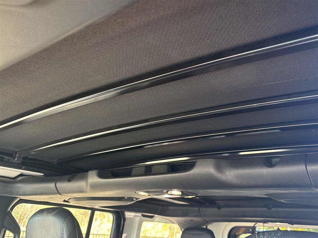 Used 2019 Jeep Wrangler Unlimited Sahara AWD/4WD image 11