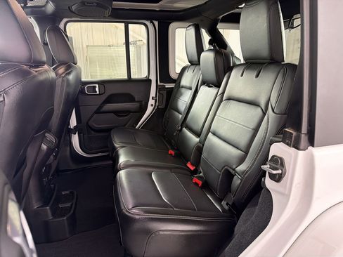 Used 2021 Jeep Wrangler Unlimited Sahara AWD/4WD image 15