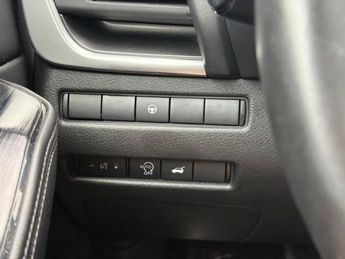 Used 2025 Nissan Rogue SV AWD/4WD image 38