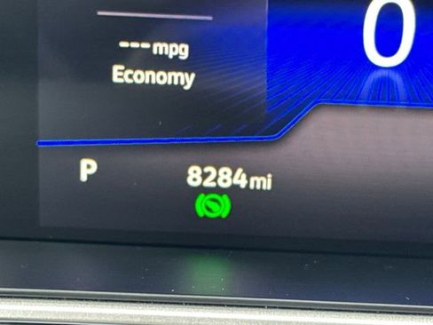 Certified 2025 Volkswagen Taos SE image 22