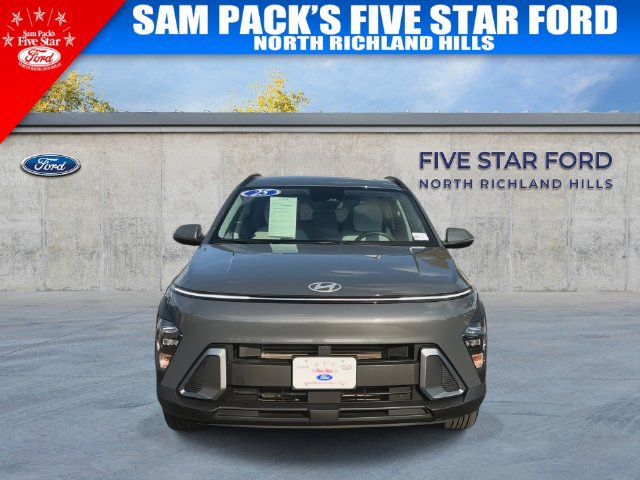 Used 2025 Hyundai Kona SEL FWD image 3