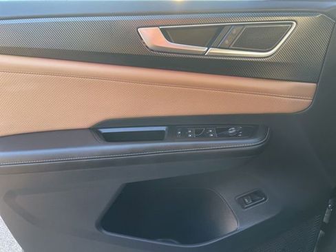 Certified 2025 Volkswagen Atlas Cross Sport SEL R-Line image 26