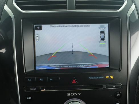 Used 2018 Ford Explorer Limited w/ Equipment Group 301A image 9