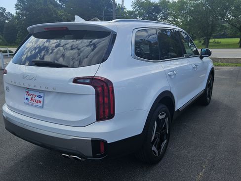 Used 2025 Kia Telluride S FWD image 6